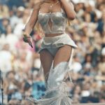 Beyonce surpreendeu seus fãs quando começou a fumar um cigarro durante sua parada de turnê de concertos de Cowboy Carter em Paris, França no fim de semana