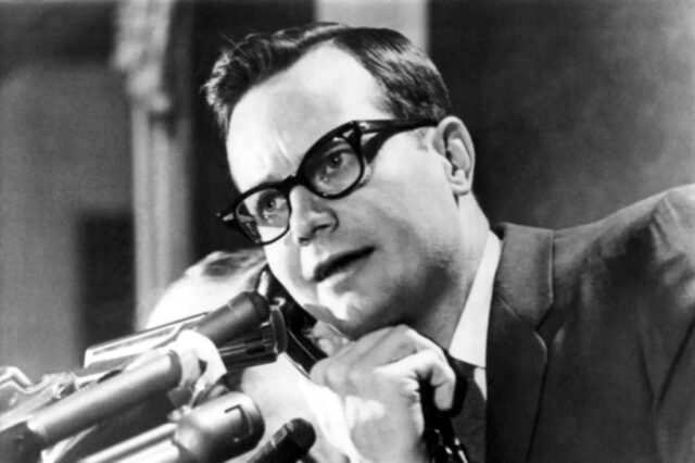Bill Moyers, ex -secretário de imprensa da Casa Branca, que se tornou um jornalista de televisão reconhecido, morto cerca de 91

