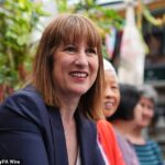 Kansler Rachel Reeves visita Castlehaven Horticulture Hub no norte de Londres ontem