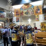 Os bombardeiros abriram fogo quando as pessoas oravam dentro da Igreja de Mar Elias, no bairro de Dweila, em Damasco, antes de detonar seu oeste