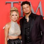 Patrick e Brittany Mahomes comemoram a primeira Páscoa como uma família de 5 com uma foto rara de Baby Golden