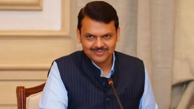 CM Fadnavis 'Mahastrige' começa ao longo dos funcionários do banco atual

