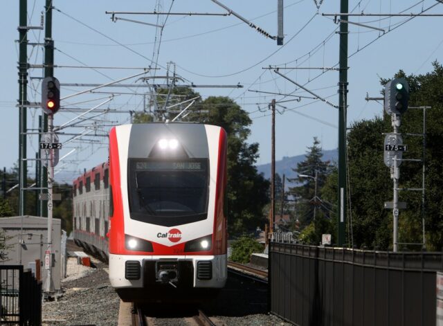 Caltrain para aumentar o preço base em 25 centavos

