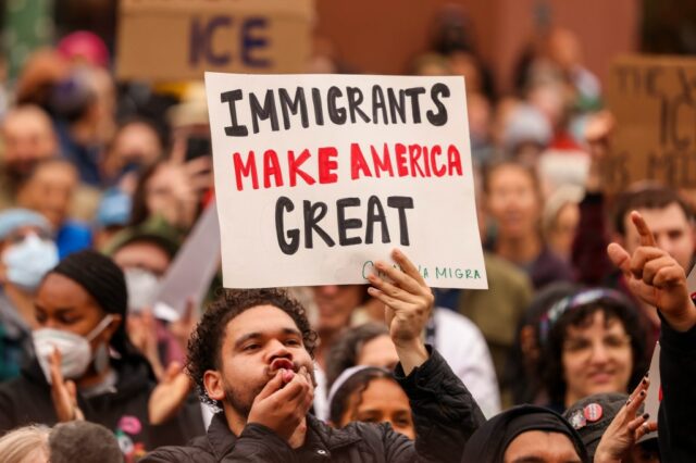 Centenas de visitas Vigília de Oakland para mostrar solidariedade com imigrantes

