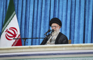 Chefe iraniano da cabeça do silêncio de Irani nos gregos de Trump Chefe iraniano da cabeça do silêncio de Irani nos gregos de Trump