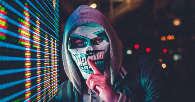 China usando secretamente o chatgpt para postagens de propaganda nas mídias sociais, diz o OpenAi  Masked Man ao lado do sinal digital de que o gesto ssshh é