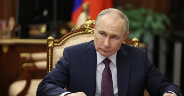 Choque e carinho no Kremlin. Eles empurram Putin na guerra geral

