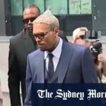 Chris Brown aparece no tribunal do Reino Unido