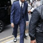 O cantor americano Chris Brown, 36, chegou a Southwark Crown Court depois de ser acusado de um suposto ataque de garrafa em uma boate de Londres há dois anos