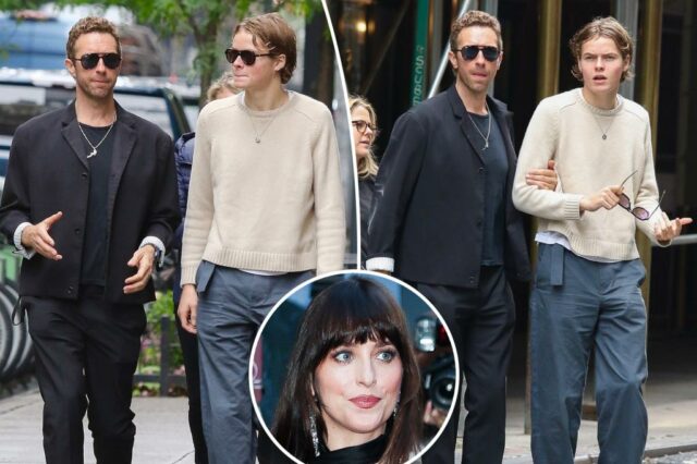 Chris Martin sai com o filho de Moses para o dia dos pais após o intervalo de Dakota Johnson

