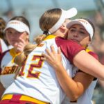 O time de Salinas High Softball comemora 4-1 contra o Liberty High em Salinas, Califórnia, no sábado, 7 de junho de 2025 (Doug Duran/Bay Area News Group) depois de vencer seu jogo de softbol do Campeonato CIF Norcal Division II.