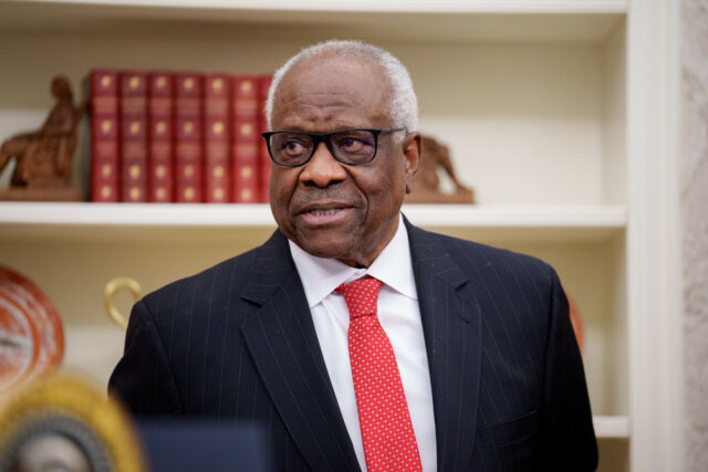 Clarence Thomas insta "reexame" da estatutária dos direitos civis de 150 anos

