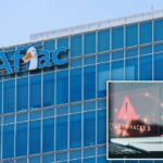 Logotipo AFLAC em um edifício de vidro azul.