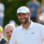 Scottie Scheffler 2025 Memorial Tournament Remove Tophy - Imagem Fonte: Imagn