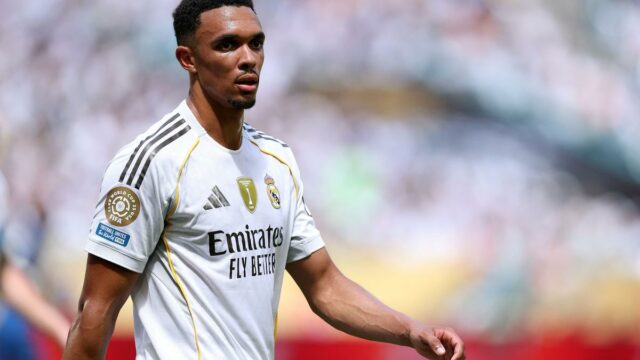 Como Alexander-Arnold toca em sua estréia no Real Madrid na Copa do Mundo do Clube da FIFA 2025?

