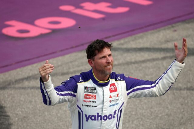 Como Denny Hamlin lidera o torneio de US $ 1 milhão da NASCAR depois de pular a corrida mexicana?

