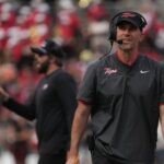 "Como John Wayne": para ter sucesso no oeste do Kentucky, Tyson Helton está procurando armas de fogo