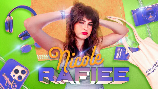 Nicole Rafiee Collage cercada por fones de ouvido, óculos e telefone
