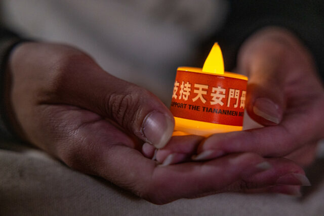 Como chine silencioso crítico de longe

