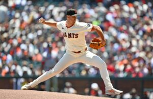 Como é a profundidade rotativa dos gigantes do SF depois de negociar com Rafael Devers no futuro? O início do arremessador Ray Robbie (38) lança contra o Cleveland Guardians na terça -feira, 17 de junho de 2025, no quarto turno em Oracle Park, em São Francisco, Califórnia. (NHAT V. Meyer/Bay Area News Group)