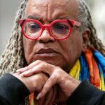 Como uma geração de gays e lésbicas envelhecem, lembranças de tempos piores e melhores giram
