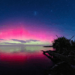 Duas imagens da lâmpada um ao lado do outro, para ilustração, onde a Aurora Boreal será visível em 1 e 2 de junho.
