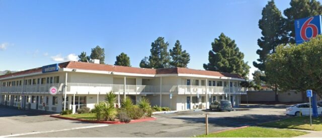 Hotel Complex 204 quartos na 2560 Fontaine Road, em East San Jose, que inclui um ótimo 8 de Wyndham e um motel.