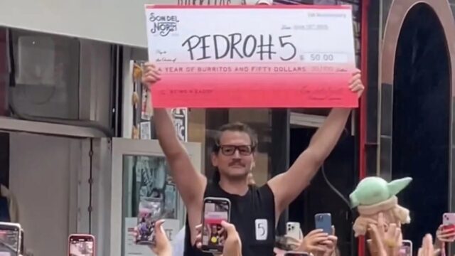 Dakota Johnson e Pedro Pascal em 'Materialistas' (A24)