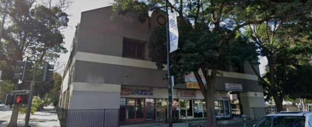 Construção industrial mista está em atraso no centro da cidade de San Jose

