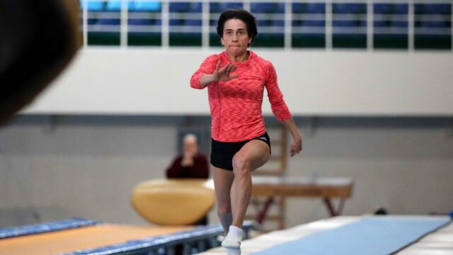 Copa do Mundo de Ginástica para Desafio: Okana Chuspin ganha prata no 50º aniversário

