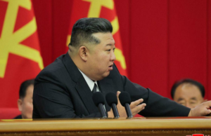 Coréia do Norte são milhares de pessoas de funcionários do governo para a Rússia “ Coréia do Norte são milhares de pessoas de funcionários do governo para a Rússia "