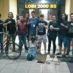 Cronologia de crianças pequenas que são jogadas nos arbustos em Singkawang
