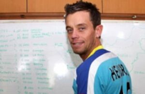 Da liga inglesa ao Bandung FC, à falência e quase cometido suicídio: a história sombria de Lee Hendrie Da liga inglesa ao Bandung FC, à falência e quase cometido suicídio: a história sombria de Lee Hendrie