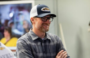 Dale Earnhardt Jr., enquanto eu estava me preparando para a saída da NASCAR em Maier Lime Rock, Crystal deixou uma decisão clara sobre motoristas de turnê de carro Dale Earnhardt Jr., enquanto eu estava me preparando para a saída da NASCAR em Maier Lime Rock, Crystal deixou uma decisão clara sobre motoristas de turnê de carro