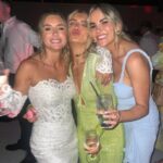 A estrela da Ilha do Love Dani Dyer casou -se com o craque West Ham Jarrod Bowen no sábado e mudou para um mini vestido fantástico de renda quando ela dançou a noite toda na recepção