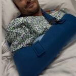 David Beckham está no hospital com uma lesão misteriosa quando a sra. Victoria compartilhou uma foto de estrela com braço no sling no Instagram na sexta -feira