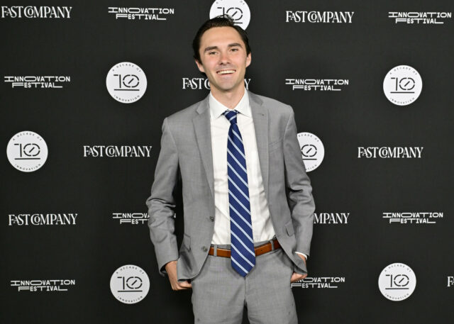 David Hogg leva vários golpes para os democratas: 'Você está dormindo ao volante "


