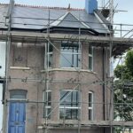Sara Haigh, 65 anos, comprou esta casa acumulada em Plymouth em Plymouth por um capricho por £ 145.000