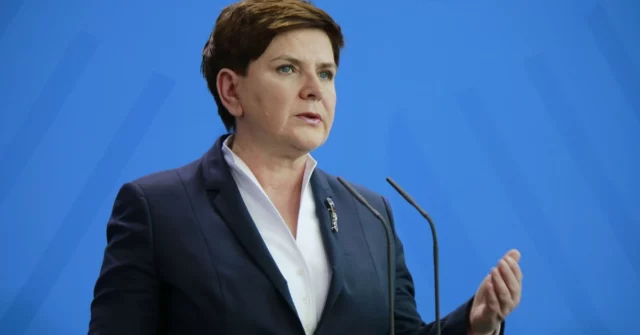 Declaração de Propriedade de Beat Szydło. Recebe essa pensão e ganha muito no parlamento europeu

