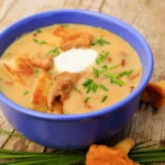 Delicioso jantar para quinta -feira. Demos uma receita, você cozinha. Sopa de kurkowa com inserção