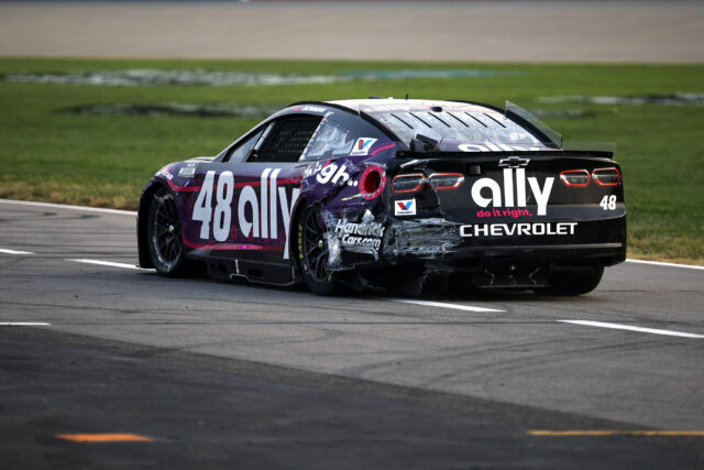 Denny Hamlin atordoado por Alex Bowman Michigan Crash - "Big Lick"

