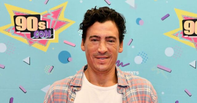 Andrew Keegan conheceu 'de aparência estranha' Ledger no elevador antes de filmar '10 coisas que eu odeio de você '