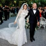 Lauren Sanchez surpreendeu um vestido de gabra de gola e gabbana quando se casou com o fundador da Amazon, Jeff Bezos, em Veneza, Itália