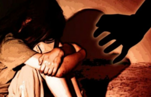 Desastre: o adolescente de retorno de um jovem foi preso em Bulandshare Desastre: o adolescente de retorno de um jovem foi preso em Bulandshare