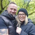 Adele Tait (à direita) e seu parceiro Craig (à esquerda) encontraram tragicamente mortos em sua barraca na costa de um lago escocês