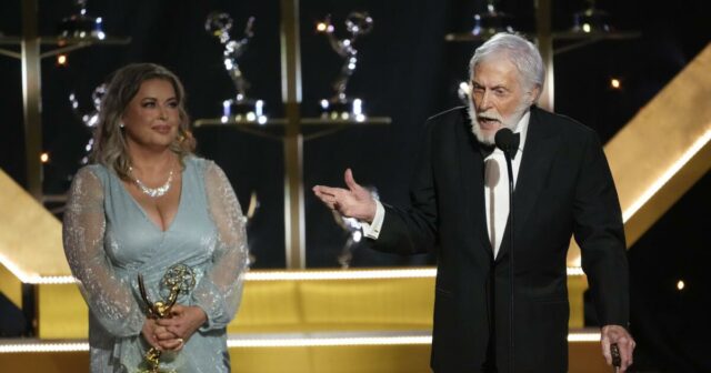 Dick van Dyke, 99, tem que omitir o evento dos fãs devido à doença: "Hoje não é um bom dia para ele"

