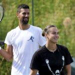 Djokovic Gatecrasses Sabalenka Conference, dá dicas antes de Wimbledon 2025