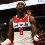 Montrezl Harrell (6), no quarto trimestre da Capital One Arena, uma falta técnica foi avaliada depois de fazer uma ligação contra o Miami Heat.