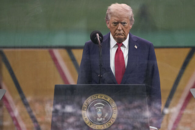 Donald Trump diz que os agentes do gelo atingem os fins do democrata

