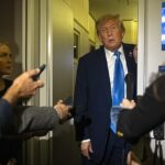 O presidente Donald Trump disse que deixou o G7 no Canadá em parte para não ter que usar tanto os telefones. Ele tem reuniões tensas na situação hoje